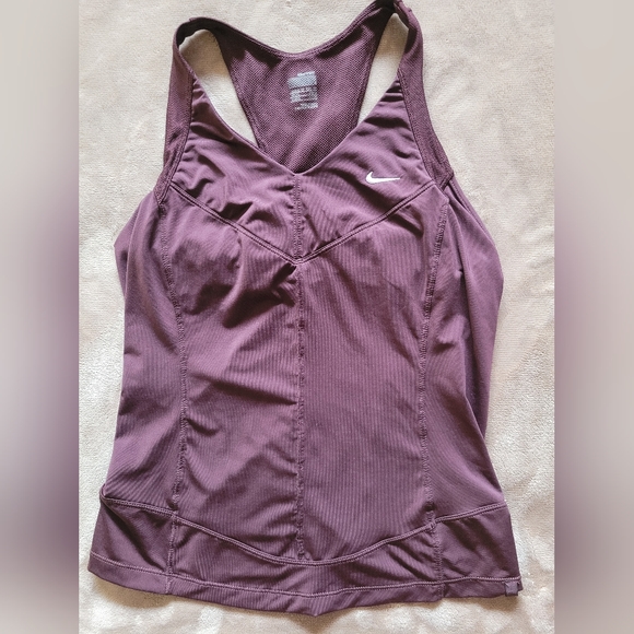 Nike fit dry xs workout tank with built in bra - Picture 4 of 5